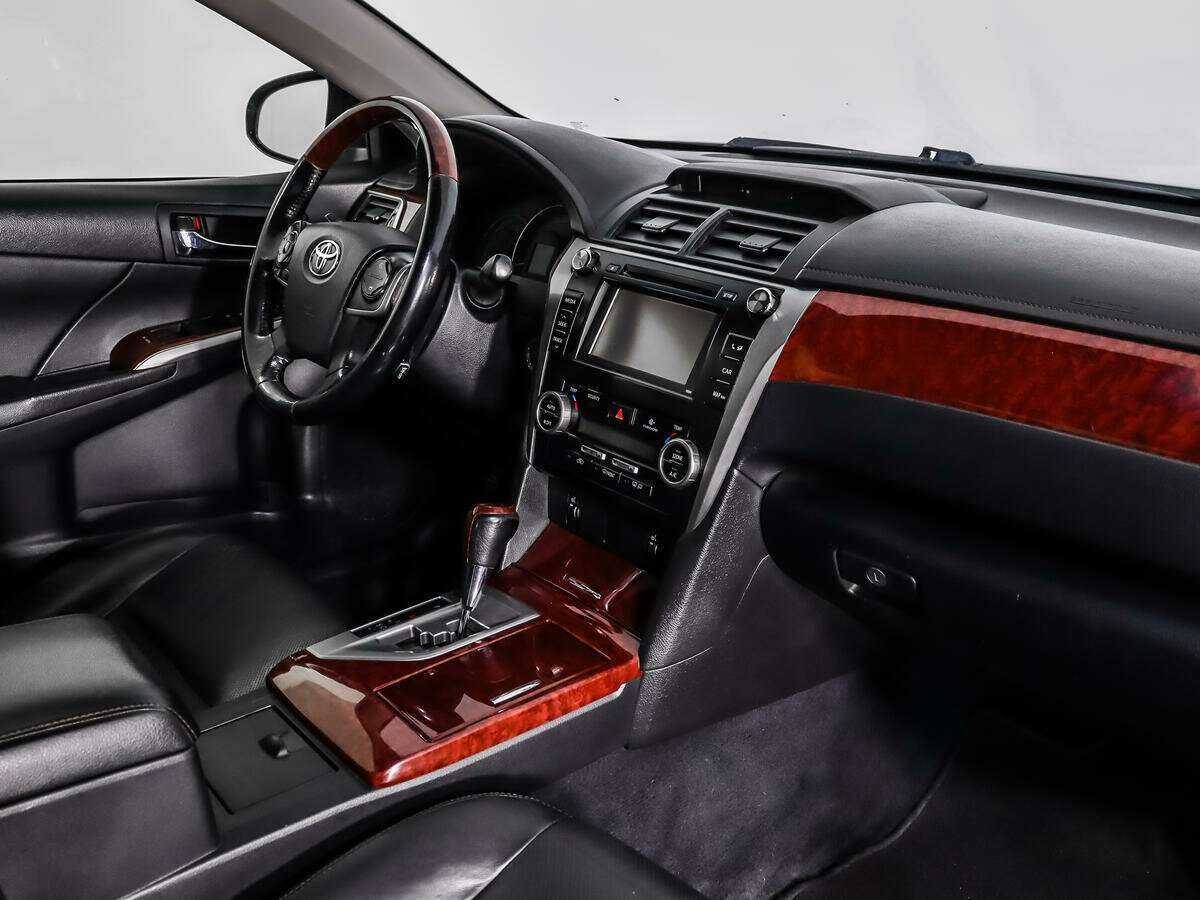 Toyota Camry с пробегом — 2012 год. Фото: #12