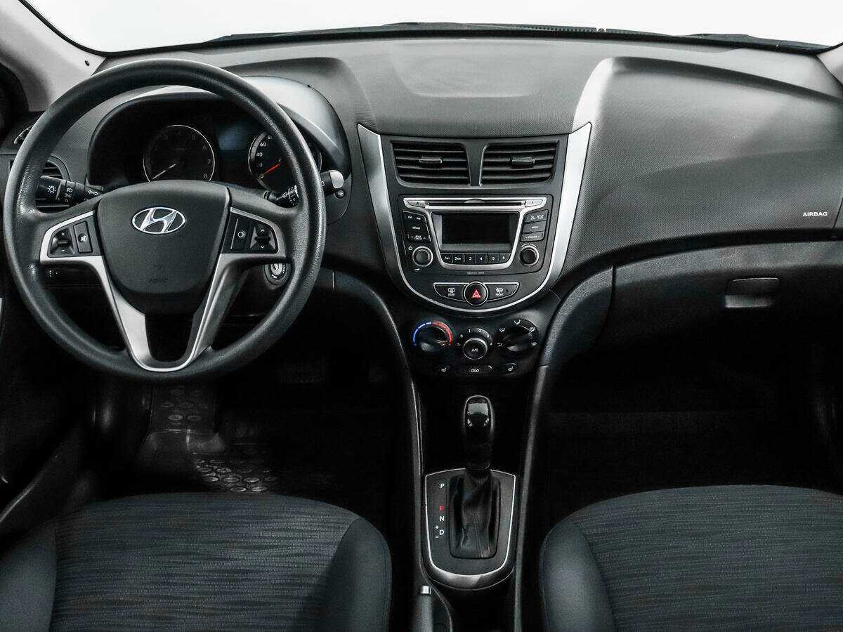 Hyundai Solaris с пробегом — 2015 год. Фото: #11