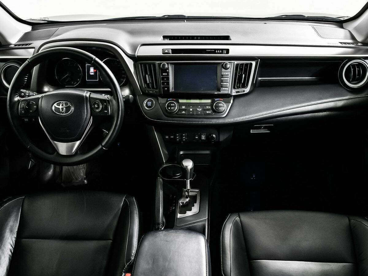 Toyota RAV4 с пробегом — 2017 год. Фото: #10