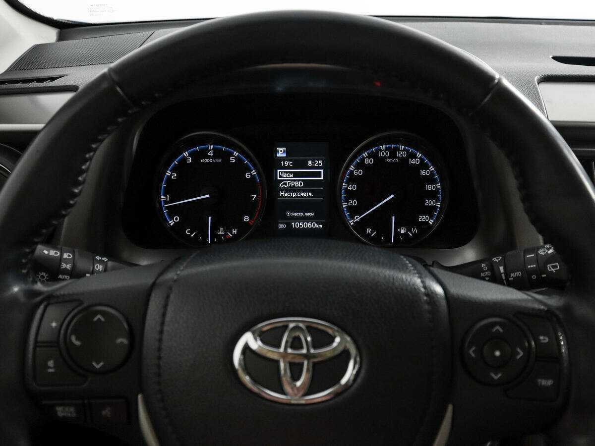 Toyota RAV4 с пробегом — 2016 год. Фото: #15