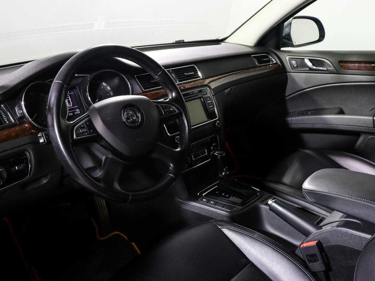 Skoda Superb с пробегом — 2014 год. Фото: #13