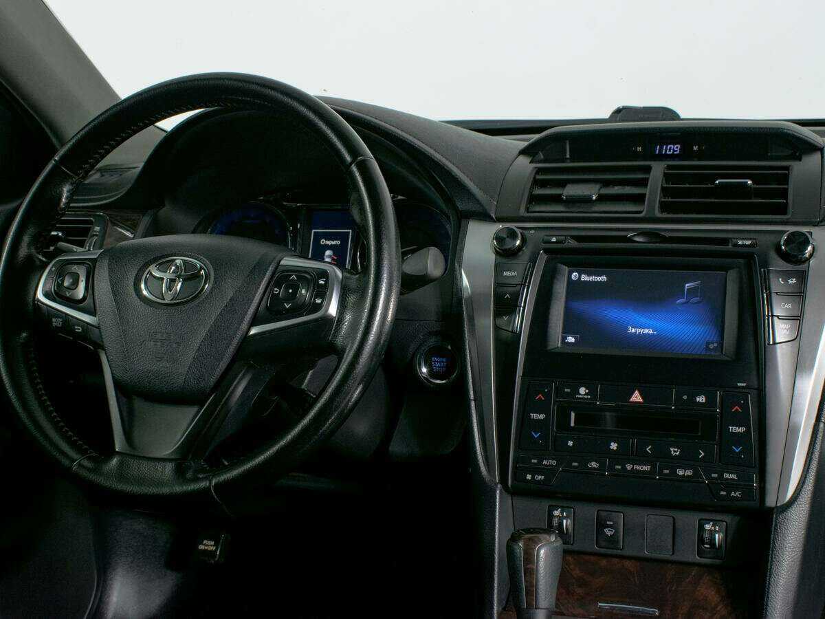 Toyota Camry с пробегом — 2017 год. Фото: #10