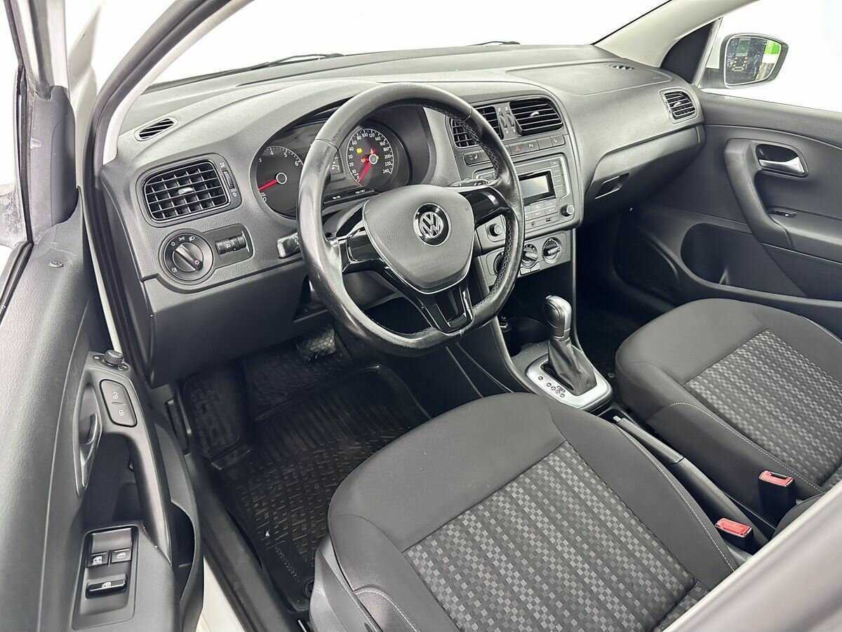 Volkswagen Polo с пробегом — 2016 год. Фото: #6