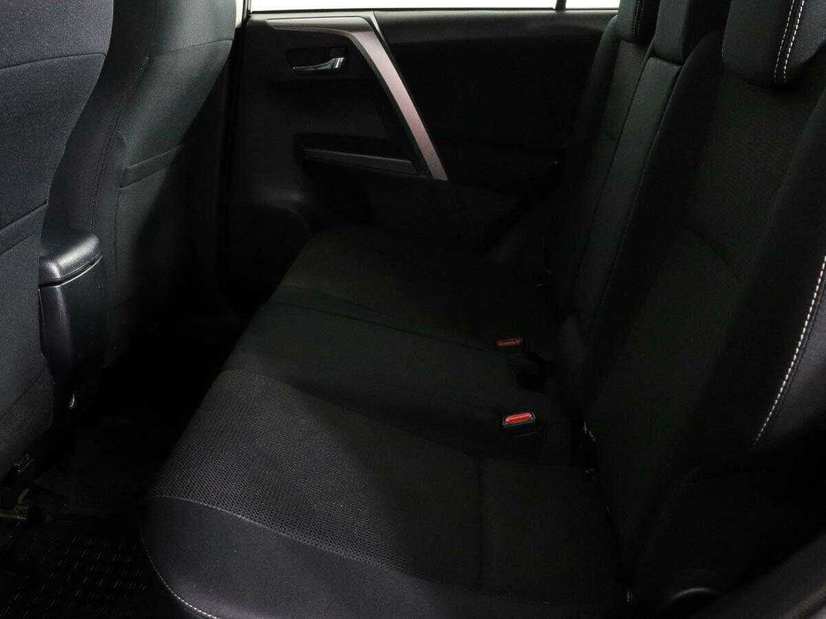 Toyota RAV4 с пробегом — 2016 год. Фото: #7