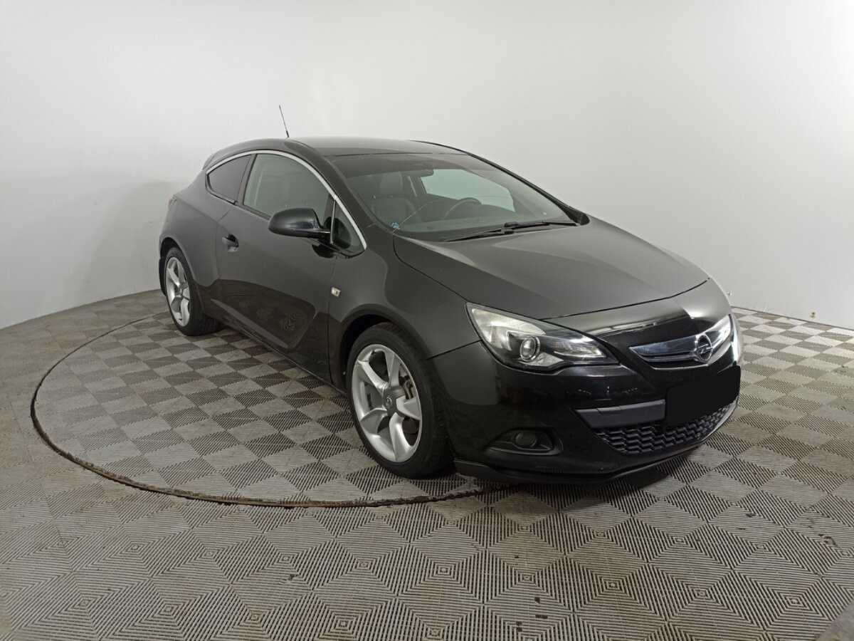 Opel Astra с пробегом — 2013 год. Фото: #2