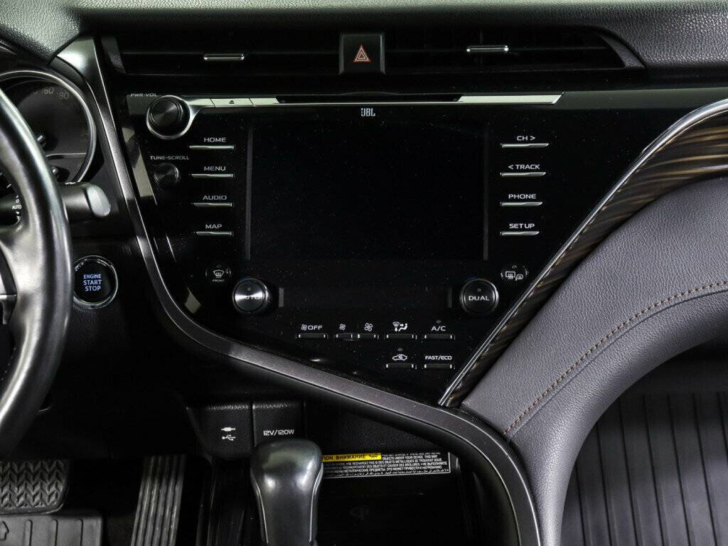 Toyota Camry с пробегом — 2018 год. Фото: #13