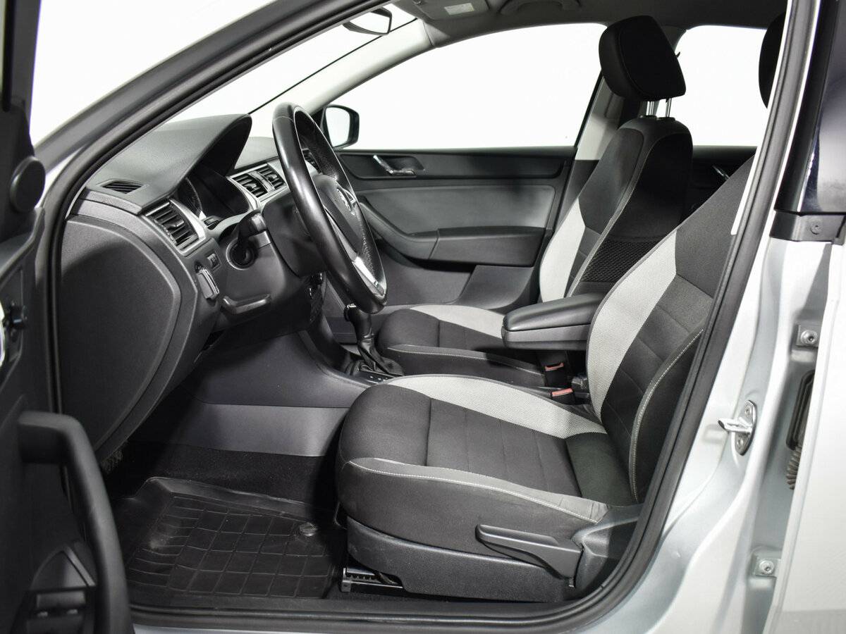 Skoda Rapid с пробегом — 2017 год. Фото: #9