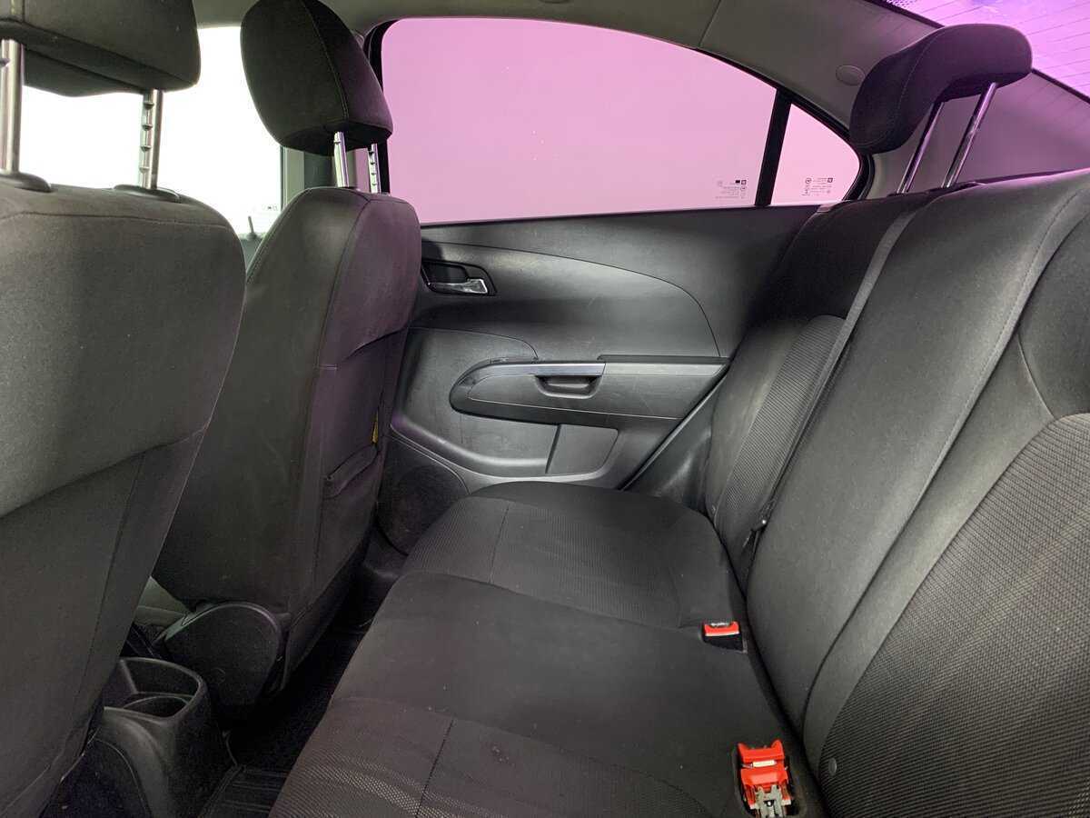 Chevrolet Aveo с пробегом — 2014 год. Фото: #18