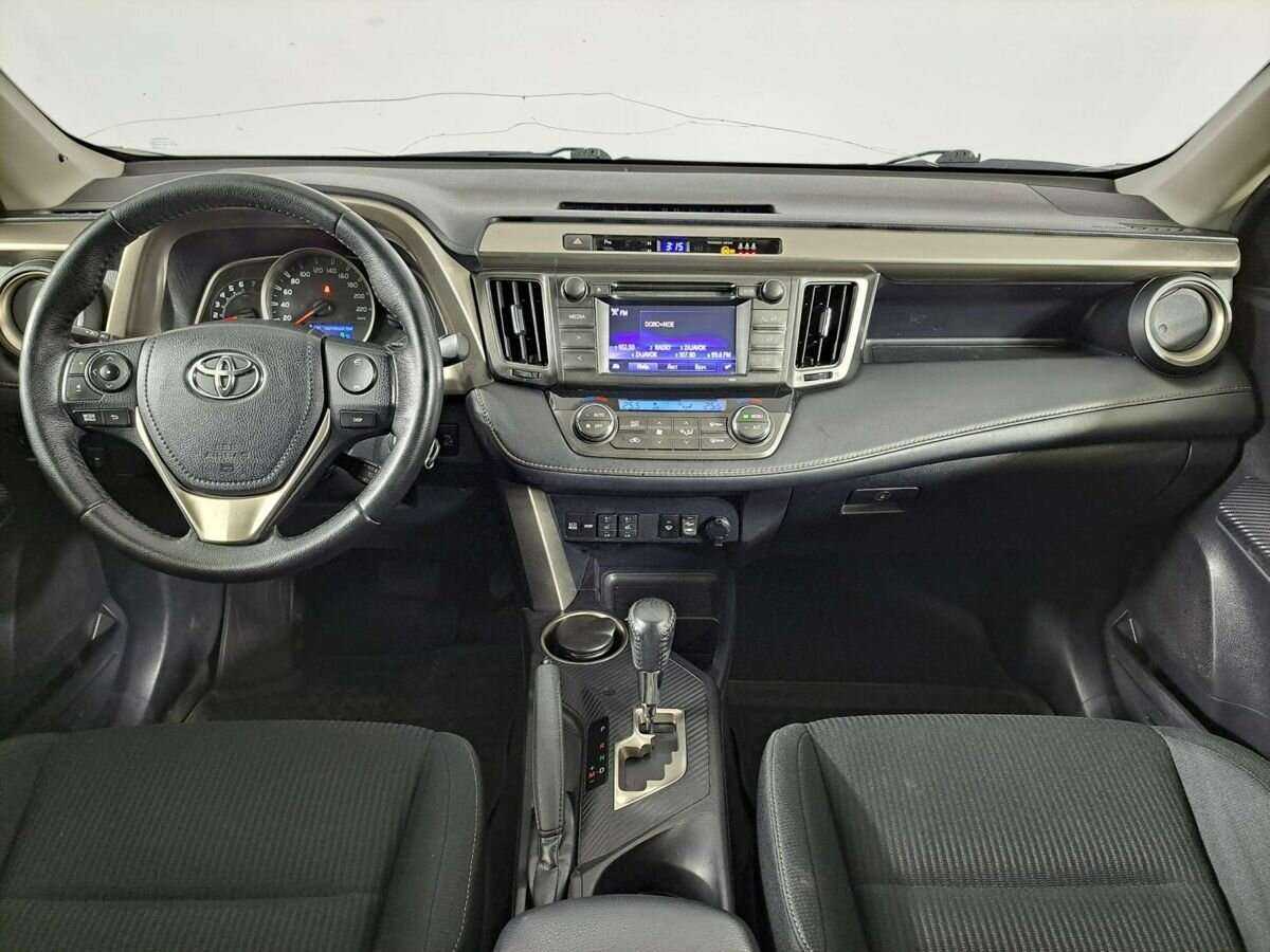 Toyota RAV4 с пробегом — 2014 год. Фото: #11