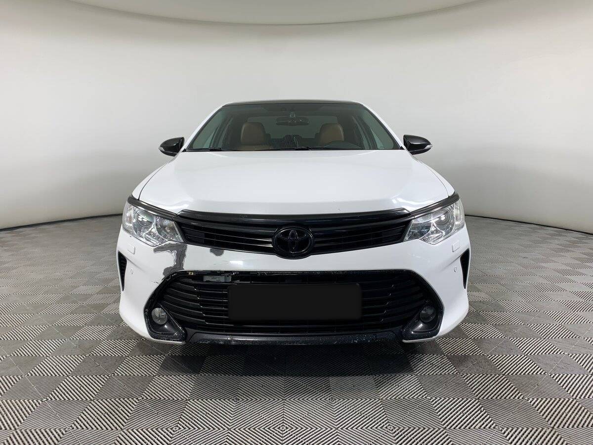 Toyota Camry с пробегом — 2017 год. Фото: #1