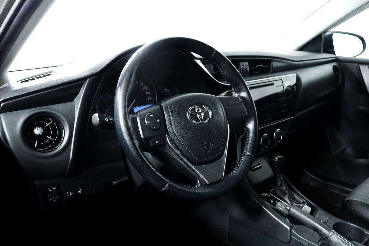 Toyota Corolla с пробегом — 2017 год. Фото: #12