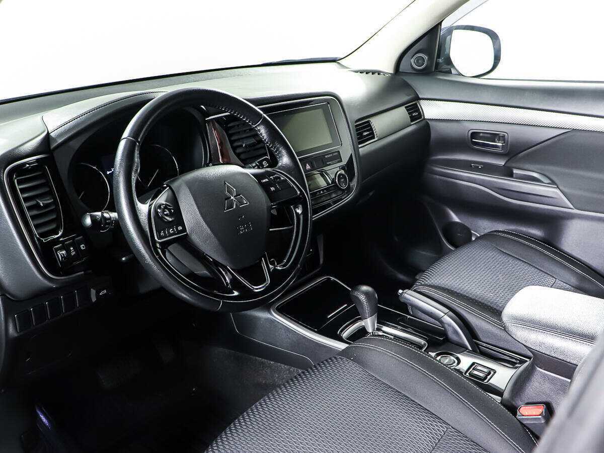 Mitsubishi Outlander с пробегом — 2018 год. Фото: #11