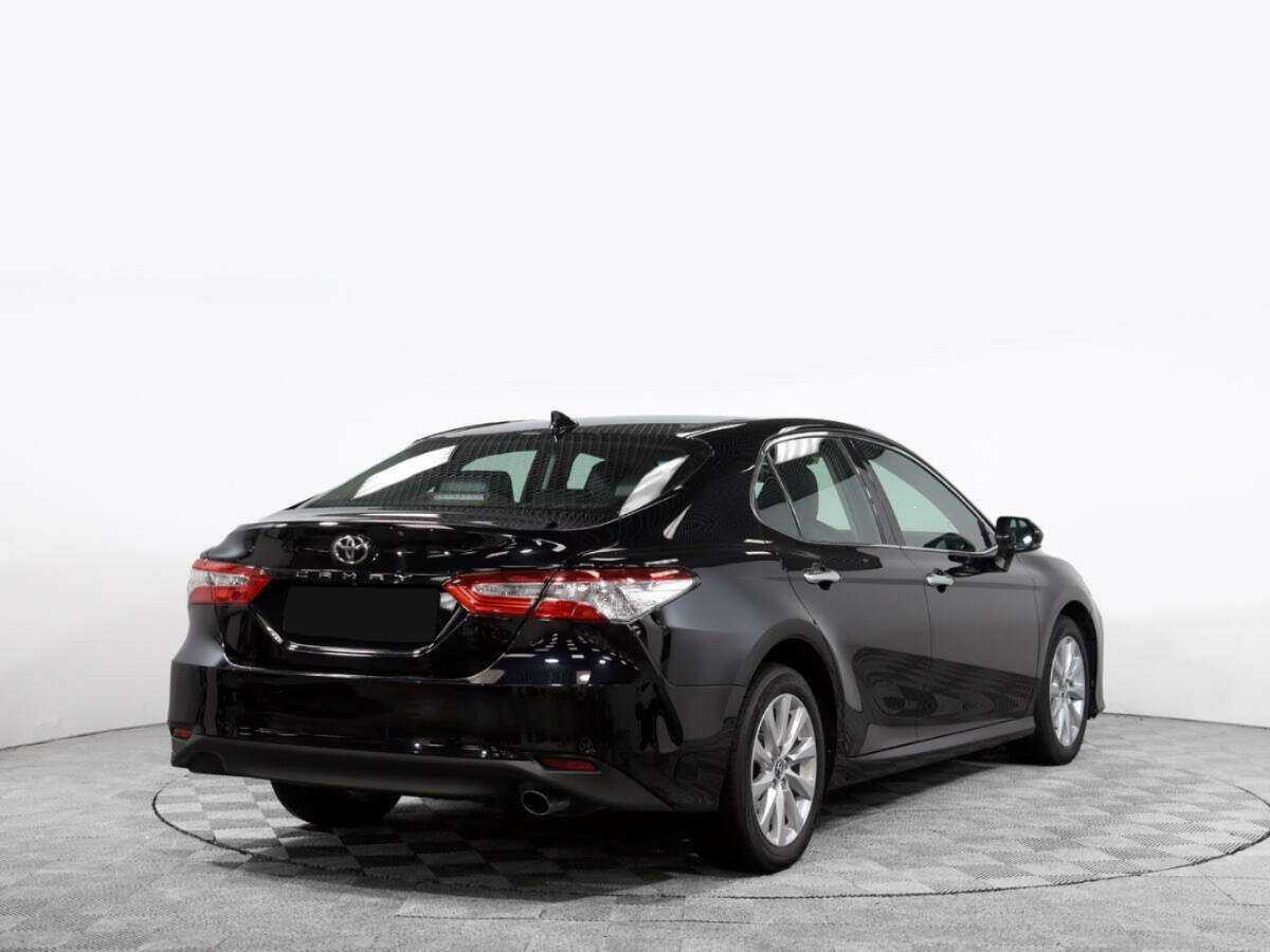Toyota Camry с пробегом — 2018 год. Фото: #3