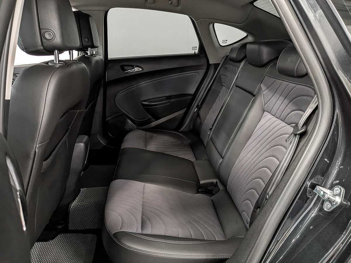 Opel Astra с пробегом — 2014 год. Фото: #15