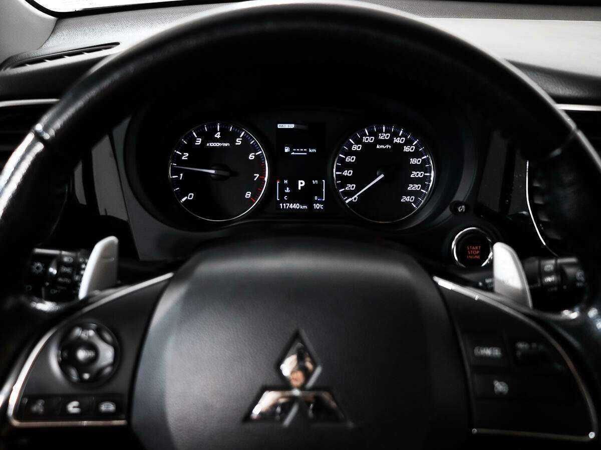 Mitsubishi Outlander с пробегом — 2016 год. Фото: #17