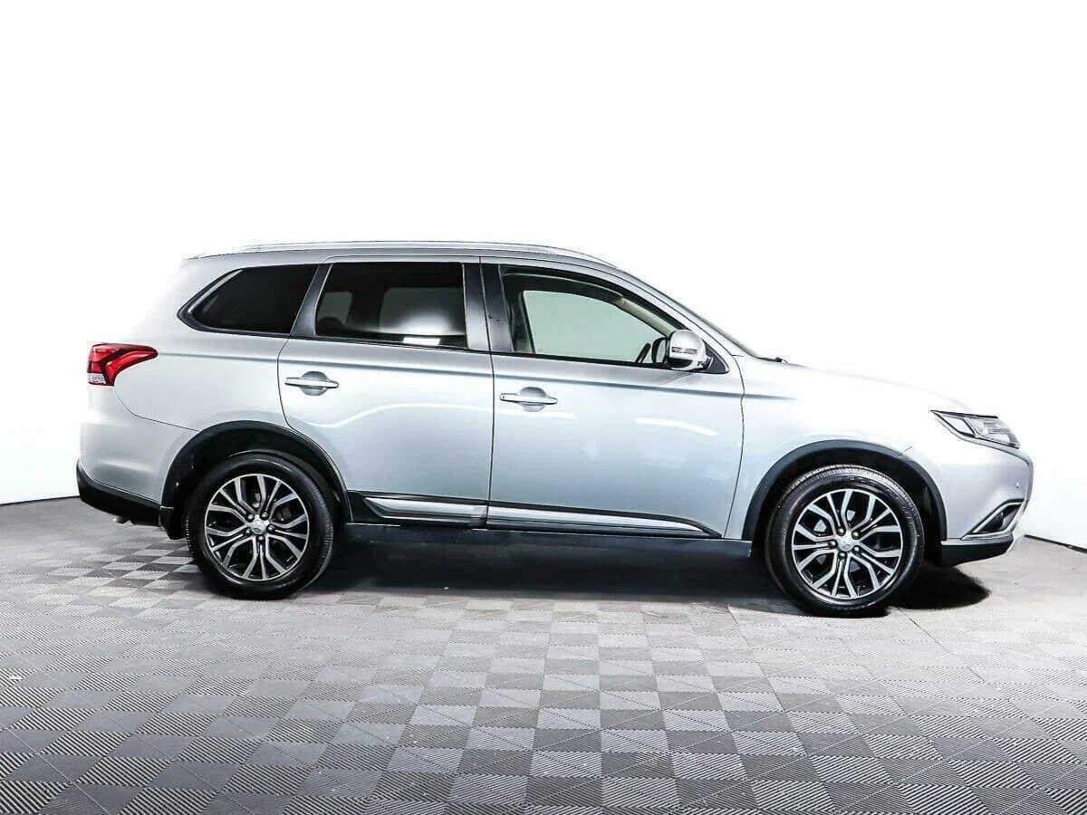 Mitsubishi Outlander с пробегом — 2016 год. Фото: #2