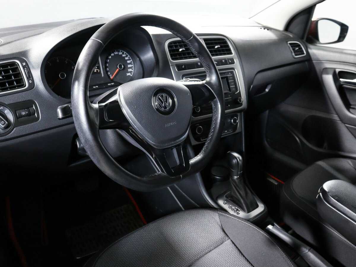 Volkswagen Polo с пробегом — 2018 год. Фото: #13