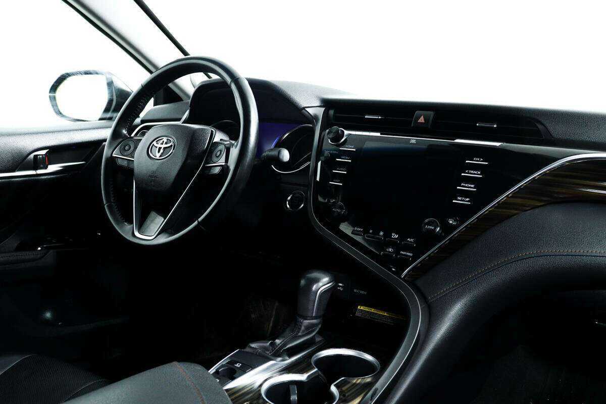 Toyota Camry с пробегом — 2019 год. Фото: #8