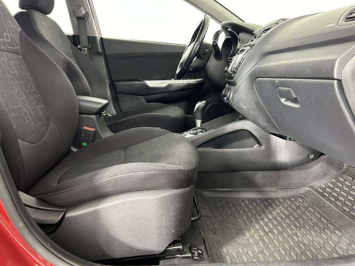 Kia Rio с пробегом — 2013 год. Фото: #13
