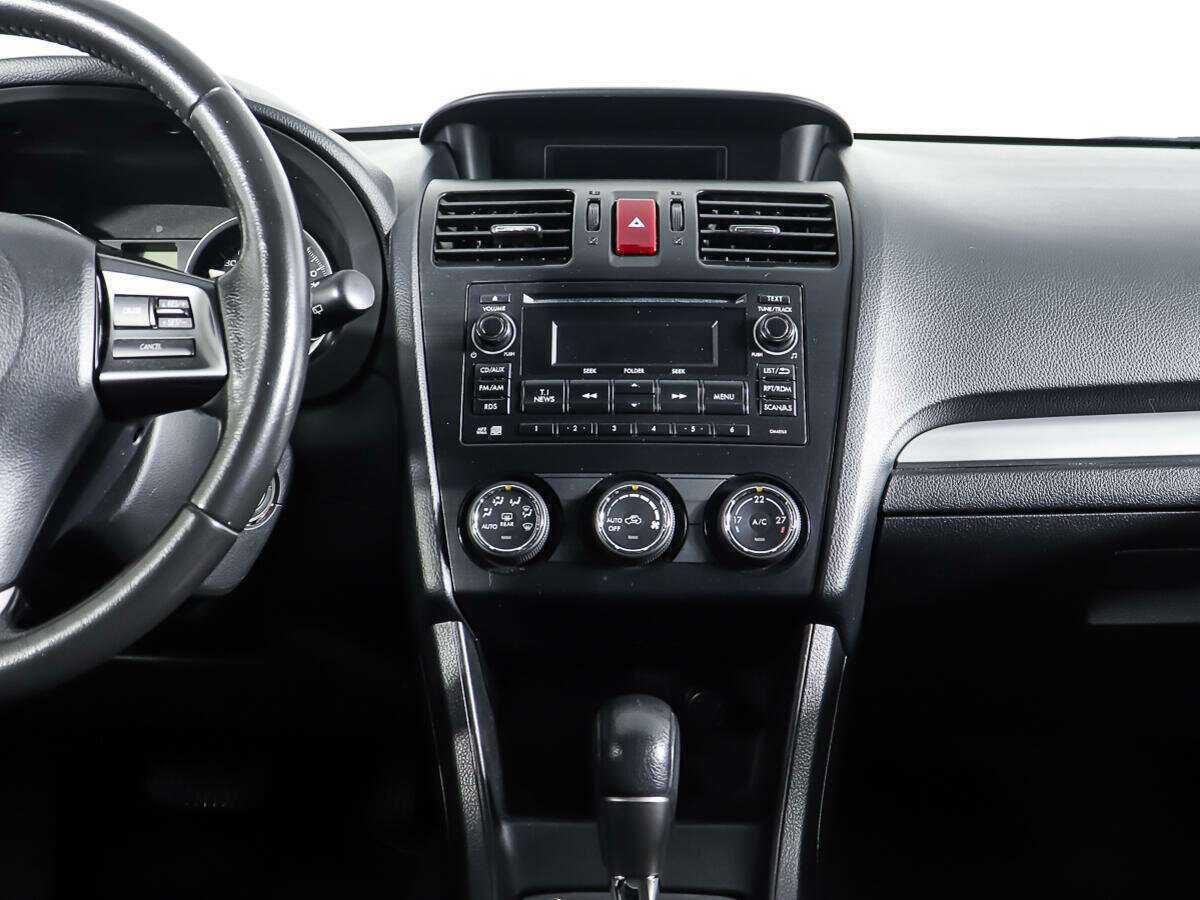Subaru XV с пробегом — 2012 год. Фото: #12