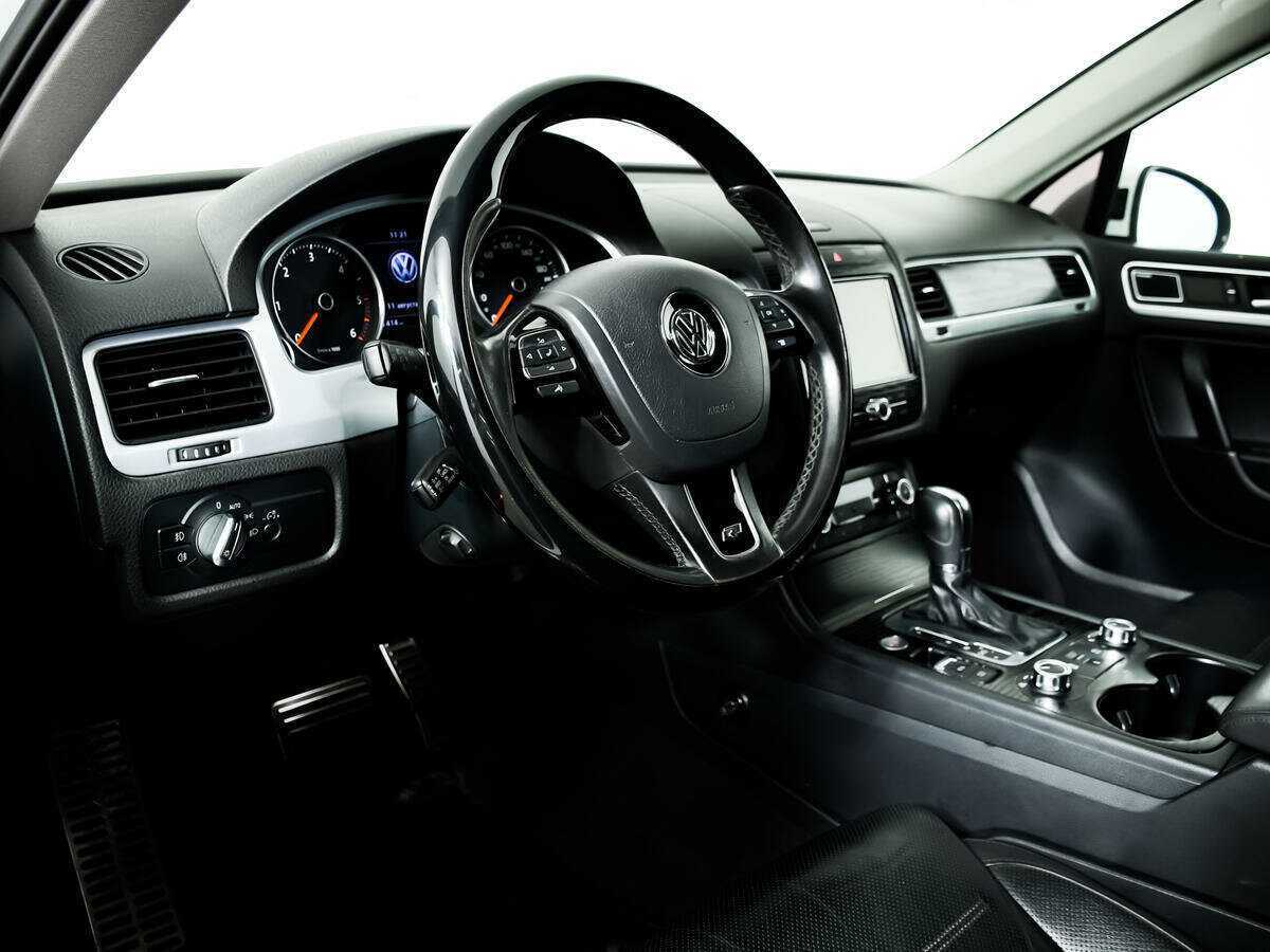 Volkswagen Touareg с пробегом — 2012 год. Фото: #12