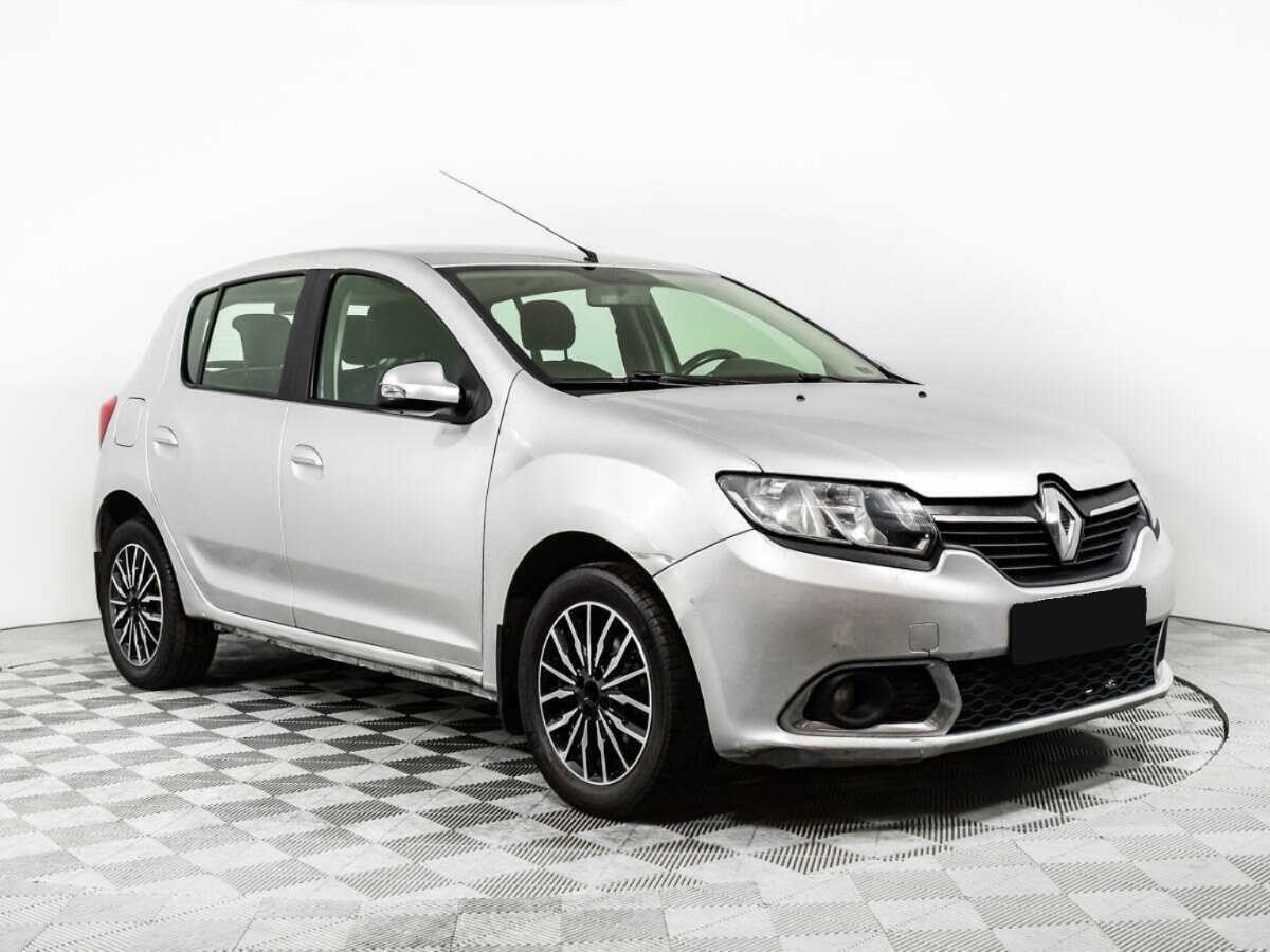 Renault Sandero с пробегом — 2015 год. Фото: #2