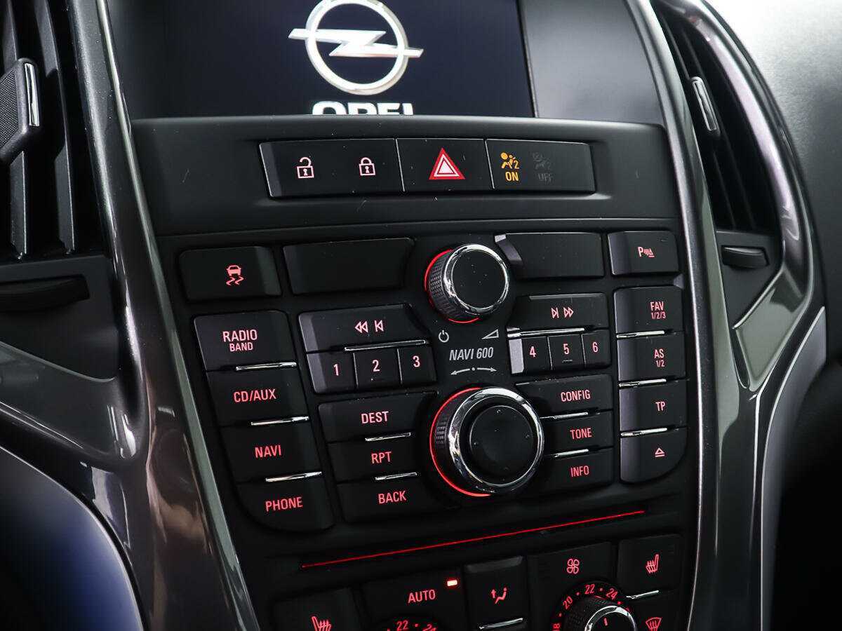 Opel Astra с пробегом — 2012 год. Фото: #17