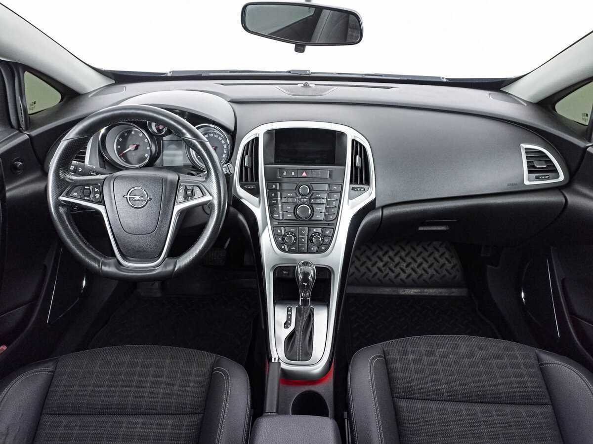 Opel Astra с пробегом — 2014 год. Фото: #11