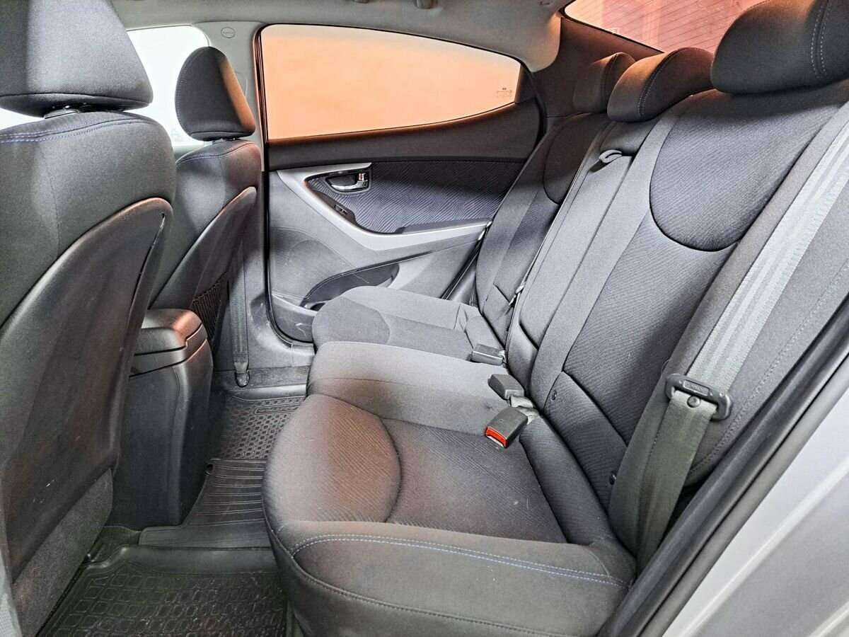 Hyundai Elantra с пробегом — 2013 год. Фото: #9