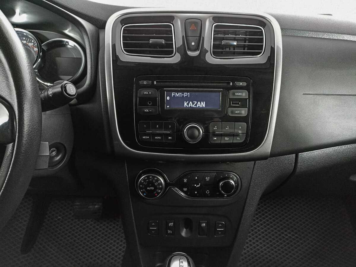 Renault Sandero с пробегом — 2016 год. Фото: #11