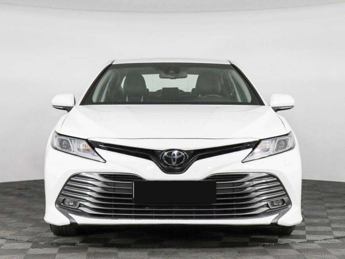 Toyota Camry с пробегом — 2019 год. Фото: #1