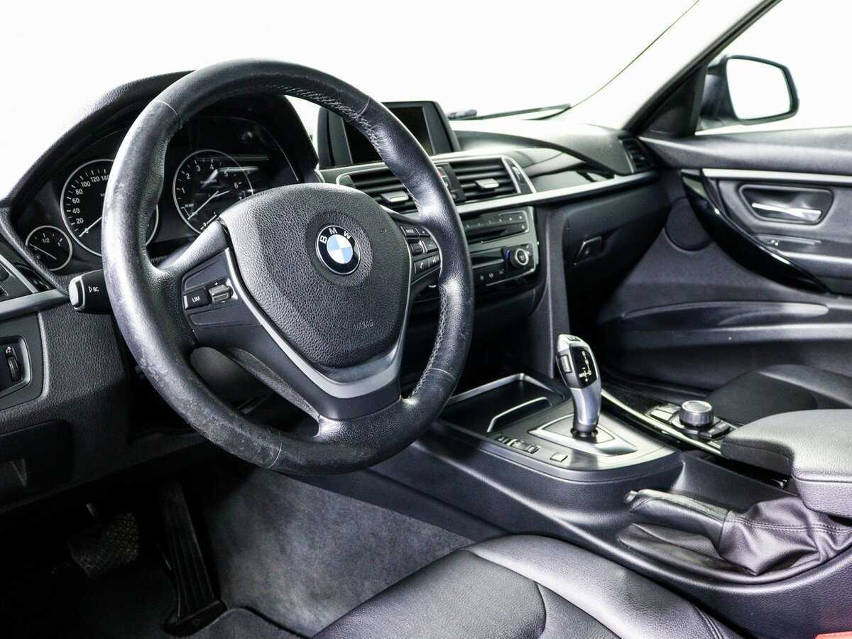 BMW 3 серии с пробегом — 2015 год. Фото: #11