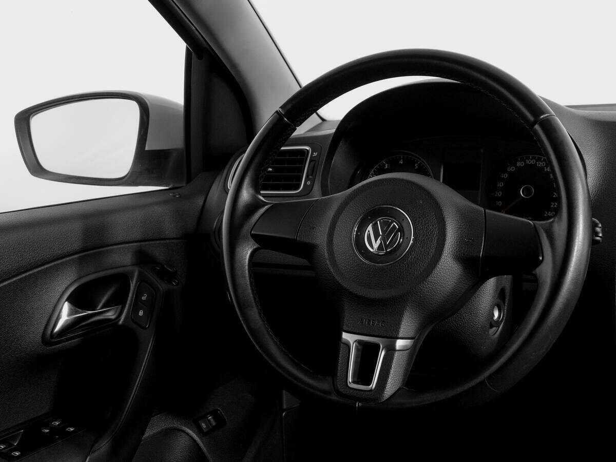 Volkswagen Polo с пробегом — 2013 год. Фото: #13