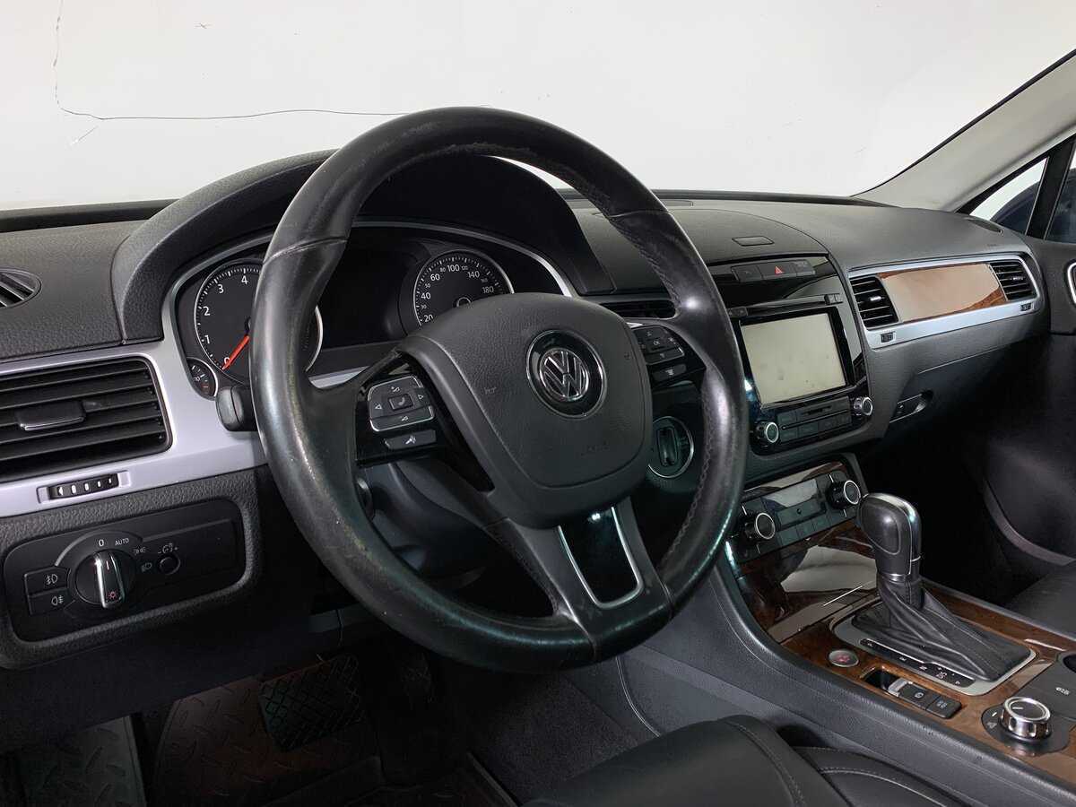 Volkswagen Touareg с пробегом — 2013 год. Фото: #11