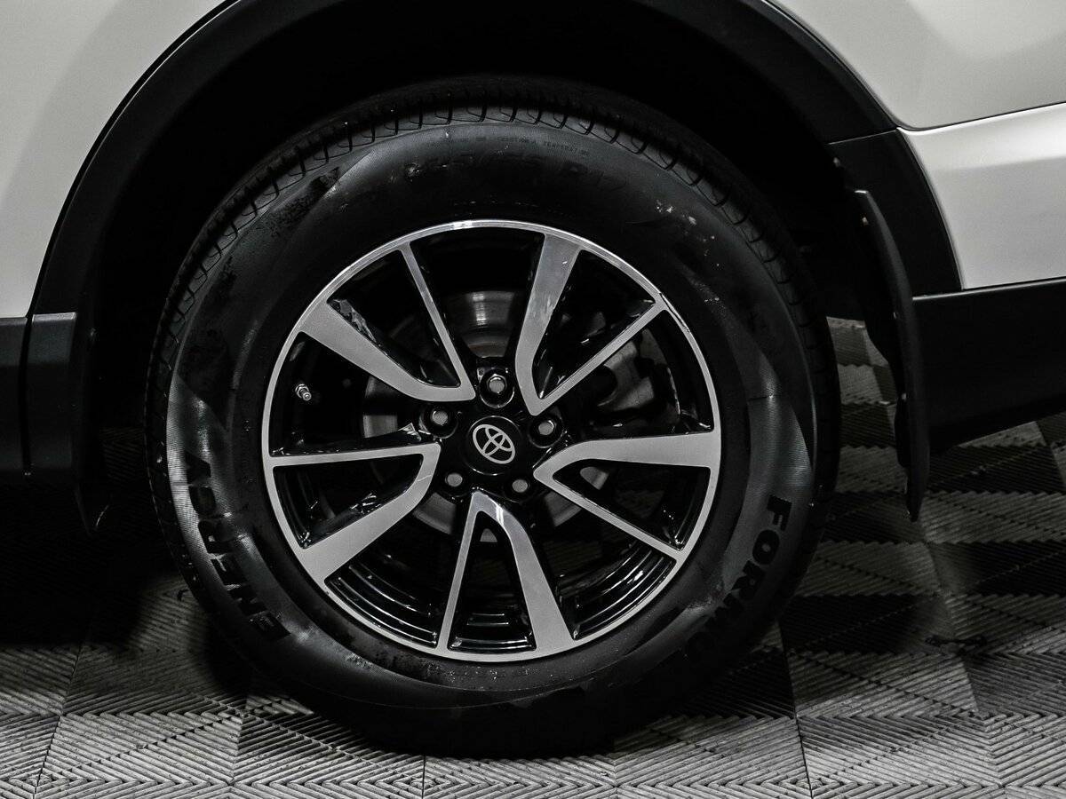 Toyota RAV4 с пробегом — 2017 год. Фото: #13