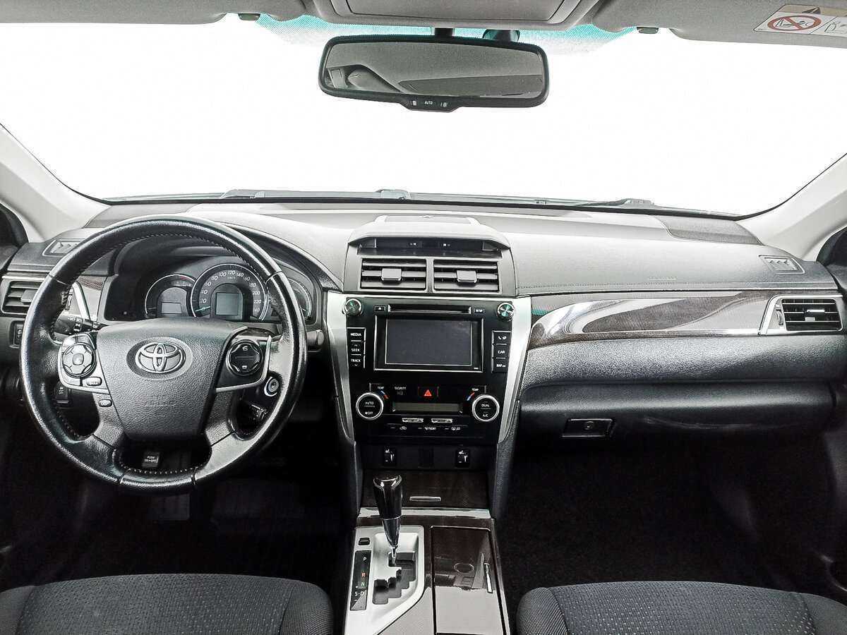 Toyota Camry с пробегом — 2014 год. Фото: #11