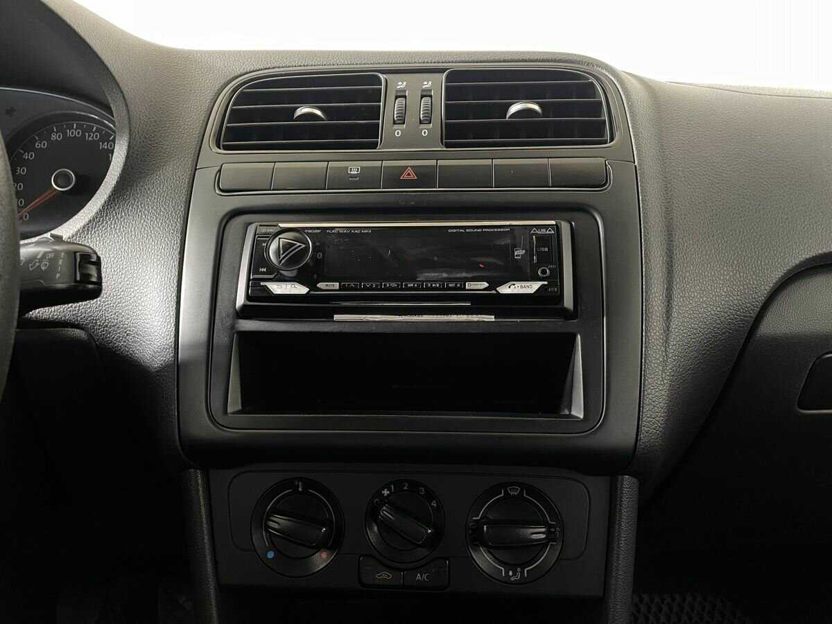 Volkswagen Polo с пробегом — 2017 год. Фото: #11