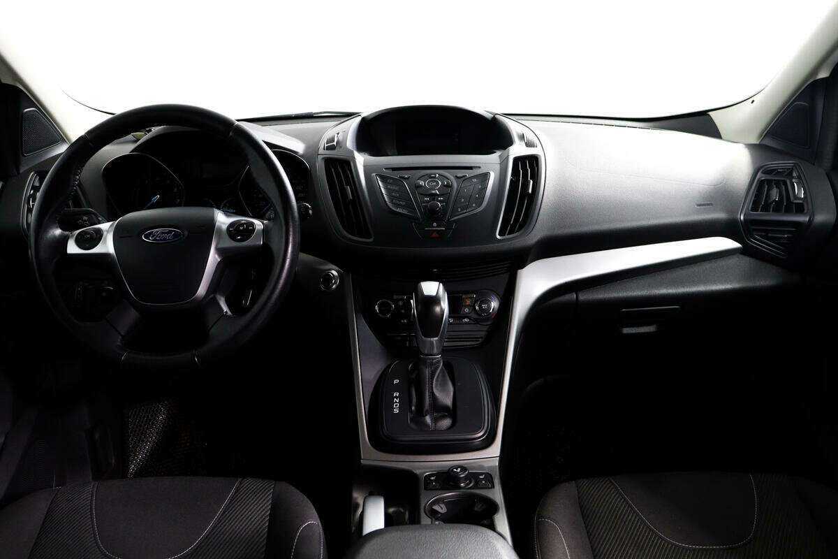 Ford Kuga с пробегом — 2015 год. Фото: #10