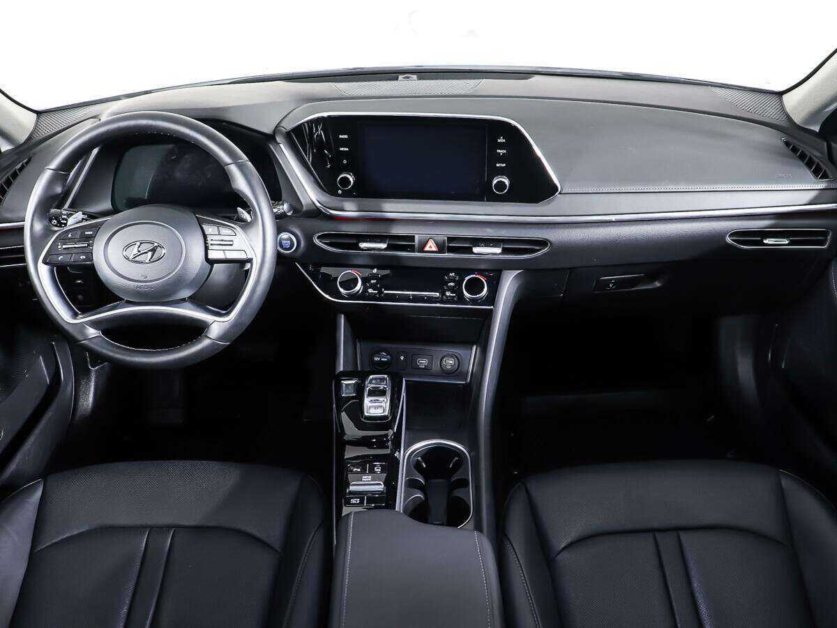 Hyundai Sonata с пробегом — 2022 год. Фото: #9