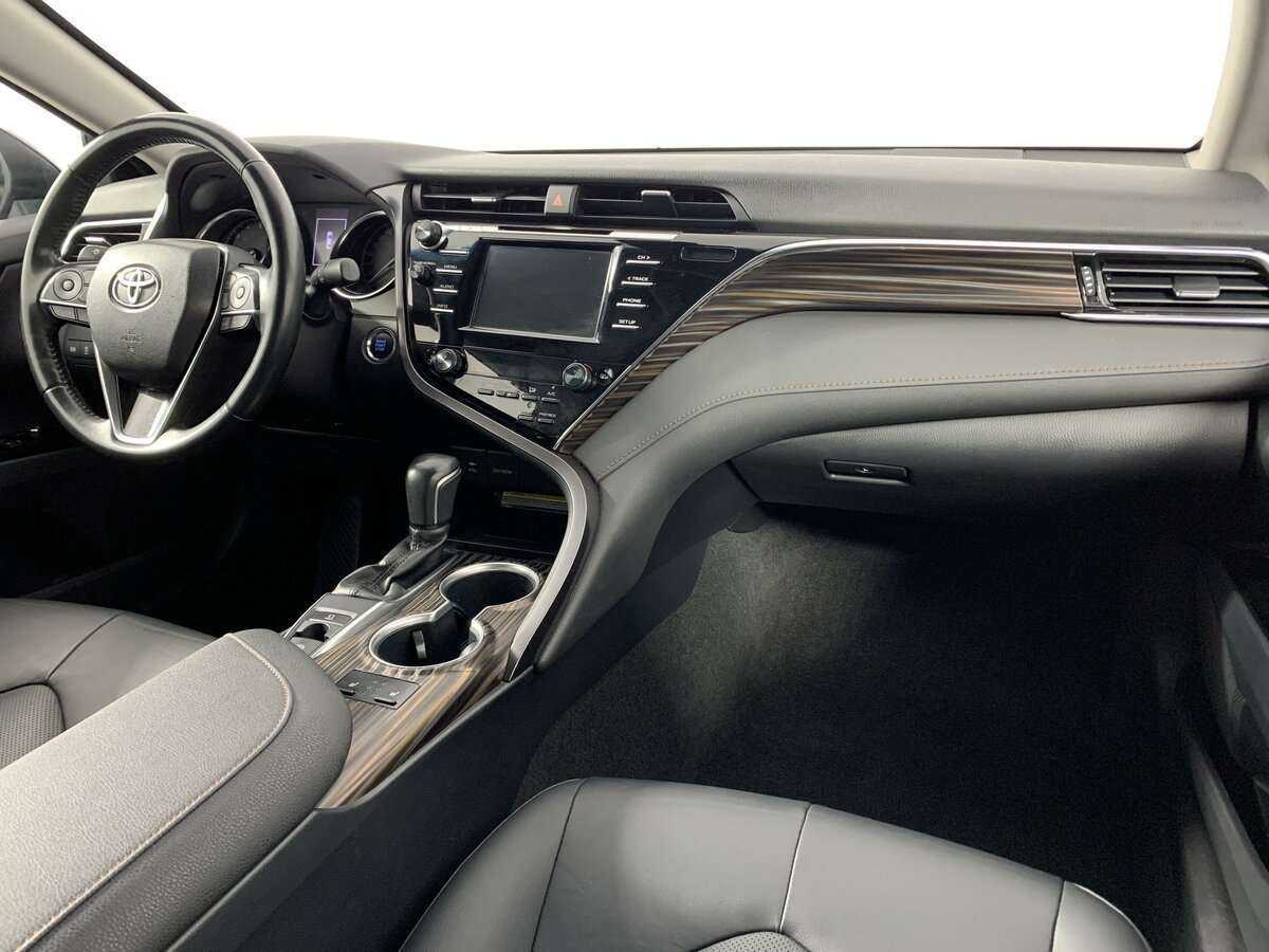 Toyota Camry с пробегом — 2019 год. Фото: #8