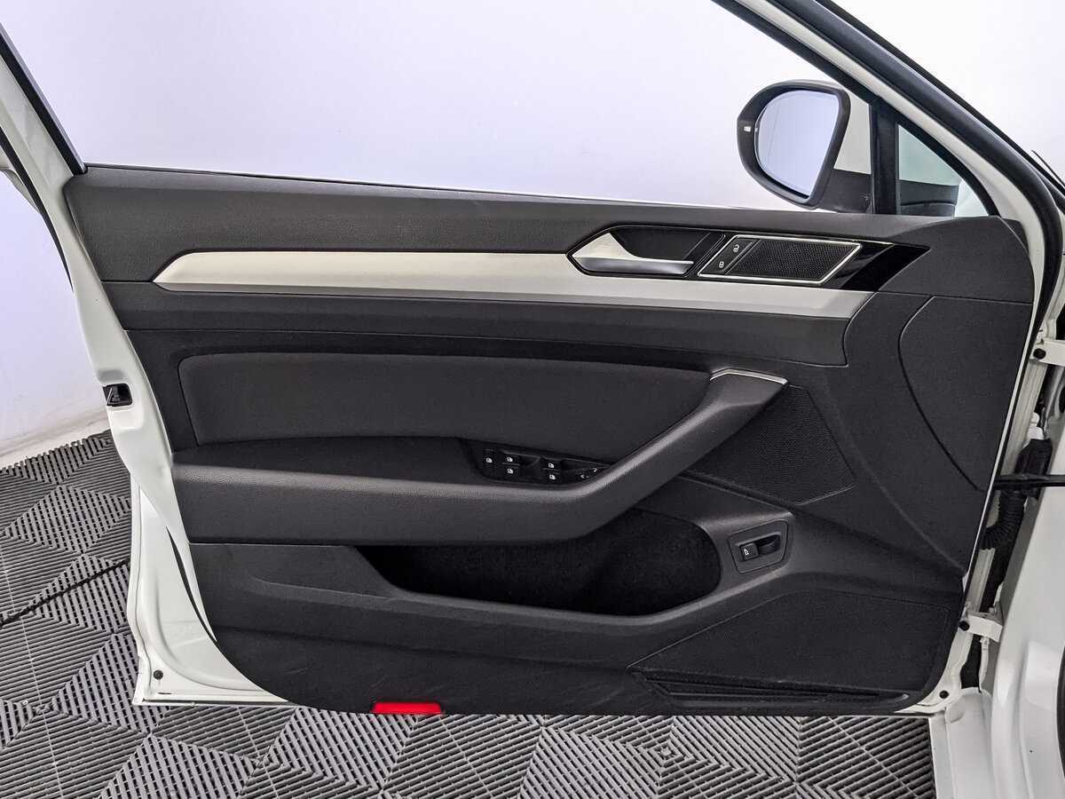 Volkswagen Passat с пробегом — 2019 год. Фото: #18