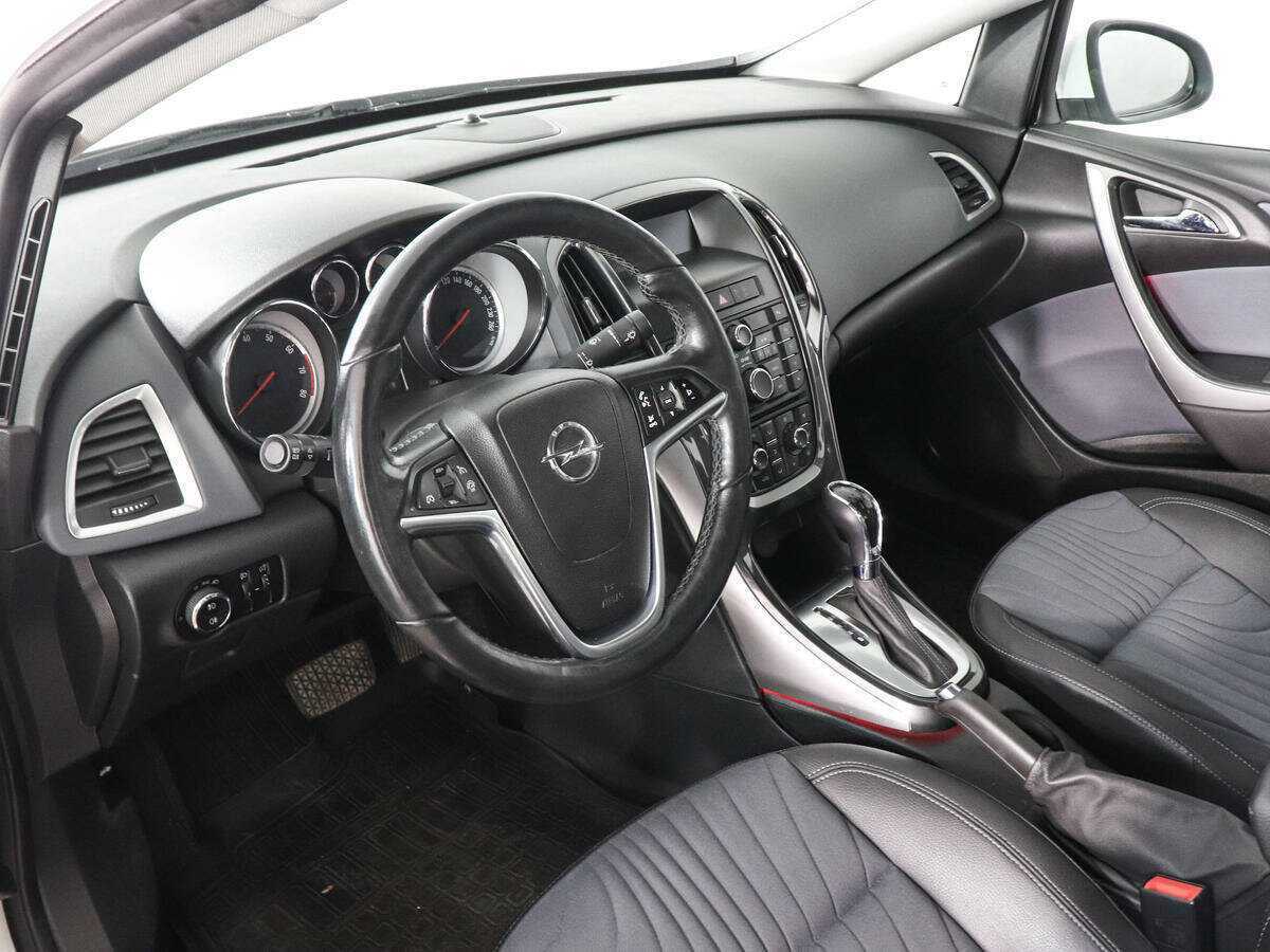 Opel Astra с пробегом — 2013 год. Фото: #8