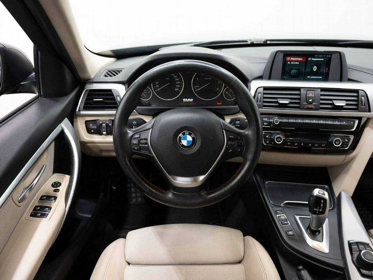 BMW 3 серии с пробегом — 2018 год. Фото: #13