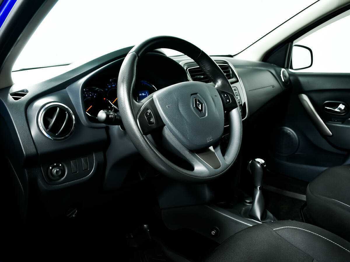 Renault Sandero с пробегом — 2016 год. Фото: #12
