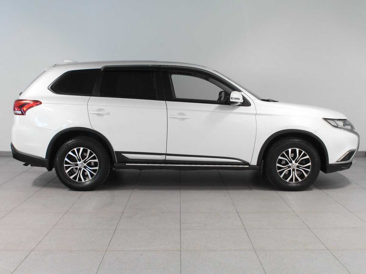 Mitsubishi Outlander с пробегом — 2017 год. Фото: #3