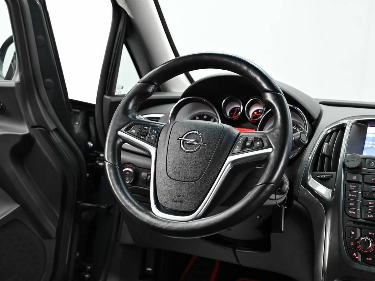 Opel Astra с пробегом — 2013 год. Фото: #8