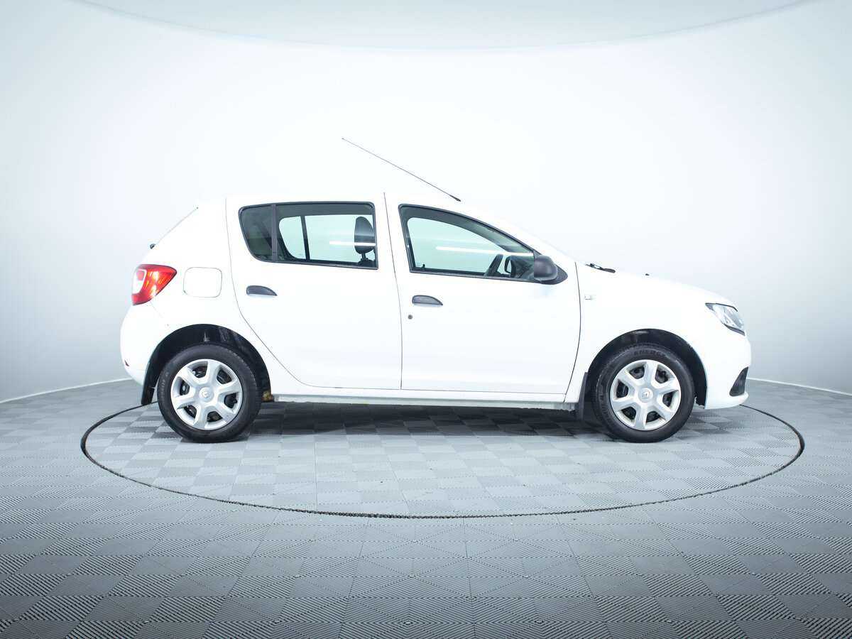 Renault Sandero с пробегом — 2017 год. Фото: #5