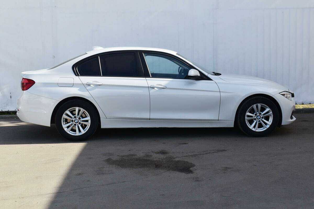 BMW 3 серии с пробегом — 2018 год. Фото: #3