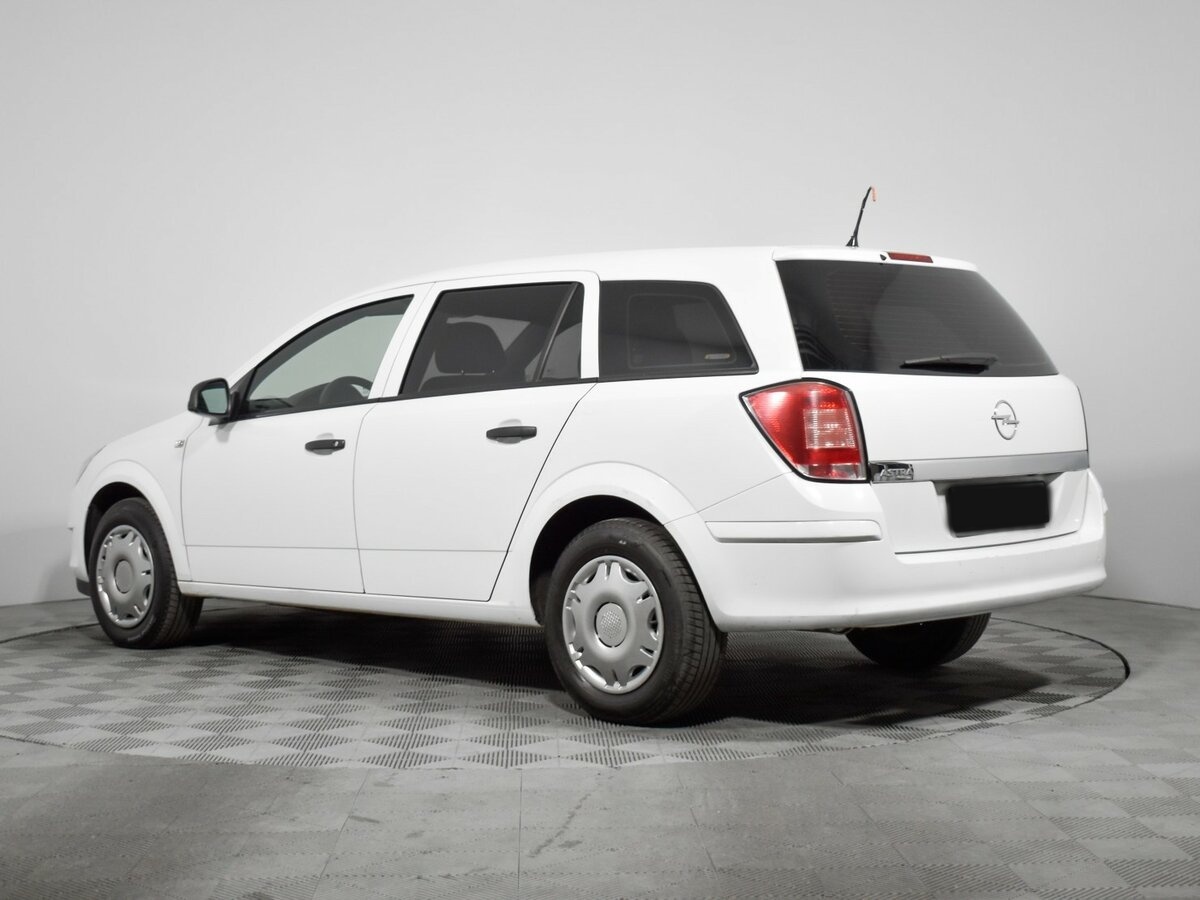 Opel Astra с пробегом — 2013 год. Фото: #6