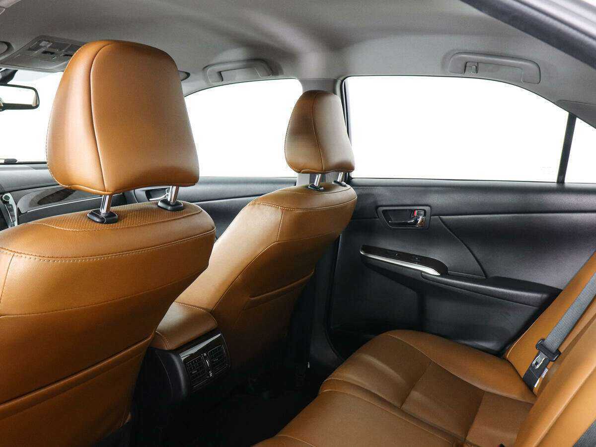 Toyota Camry с пробегом — 2016 год. Фото: #11